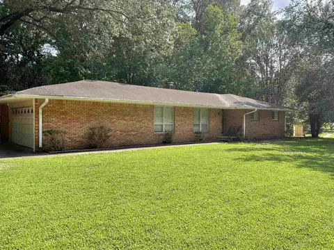 3820 Lakehurst Dr, Memphis, TN 38128