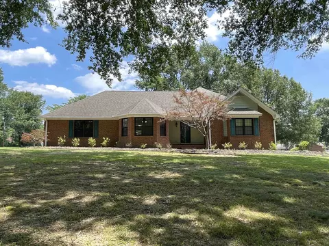 221 Hillview Dr, Munford, TN 38058