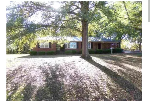 50 Munford Dr, Bolivar, TN 38008