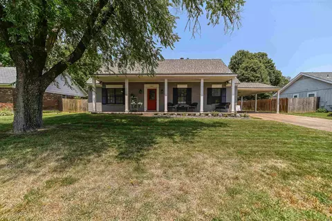 6880 Sprucehill Dr, Bartlett, TN 38135