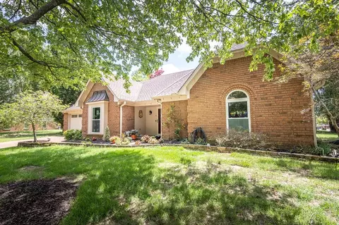 8481 Overcup Oaks Dr, Memphis, TN 38018