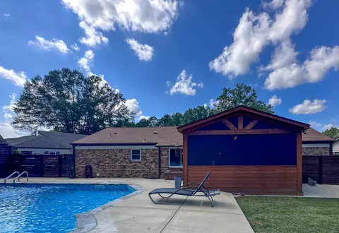 6073 Elk Grove Rd, Memphis, TN 38115