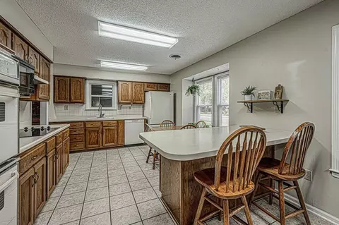 8016 Megwood Dr, Bartlett, TN 38133