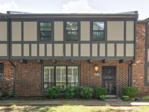 941 Rustling Oaks Cir, Memphis, TN 38117