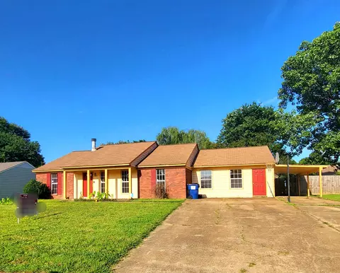 7080 Dunbarton Dr, Horn Lake, MS 38637
