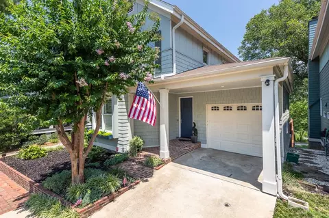 860 E Harbor Isle Dr, Memphis, TN 38103