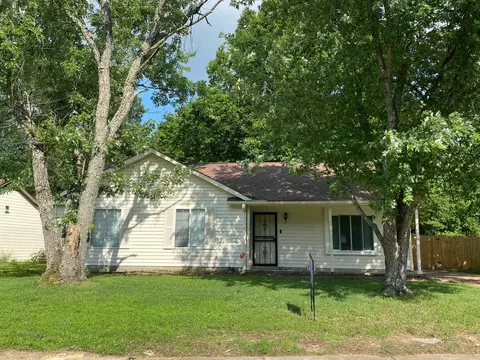 3820 Kennings Dr, Memphis, TN 38125