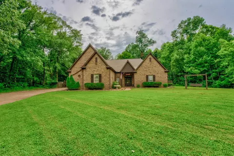 6725 Salem Valley Dr, Lakeland, TN 38002