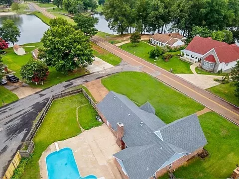 2121 Itasca Dr, Nesbit, MS 38651