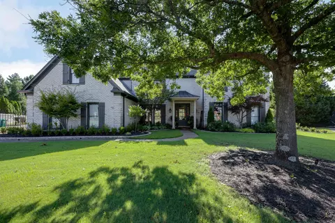 8935 Grovelawn Cv W, Germantown, TN 38139