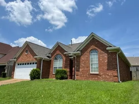 10244 N Green Moss Dr, Cordova, TN 38018
