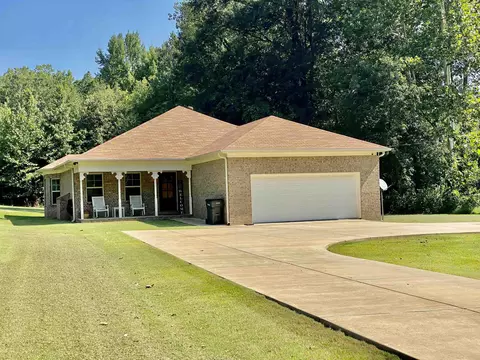 1475 Centerpoint Dr, Gallaway, TN 38036