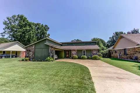 3940 N Heatherhill Dr, Bartlett, TN 38135