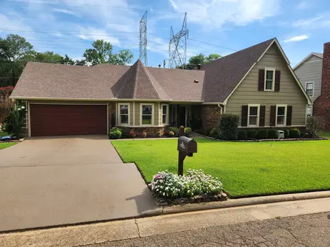 5759 S Lake Oaks Dr, Bartlett, TN 38134