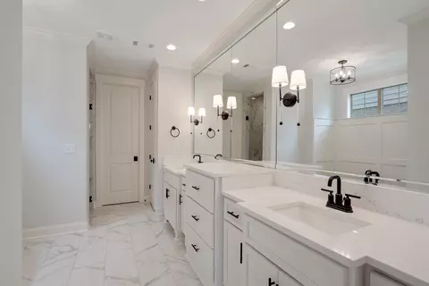 Bath - 894 Cypress Vine Cv, Collierville, TN 38017 photo 1 of 6