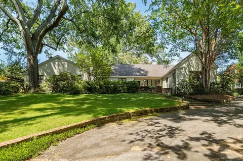 2900 Garden Ln, Memphis, TN 38111