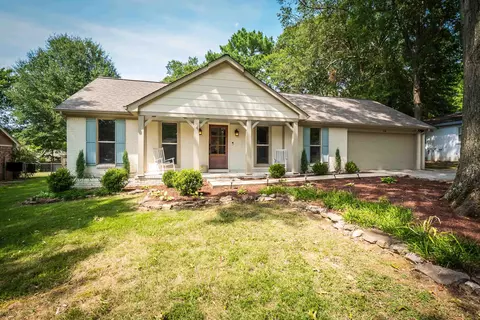 296 W Lawnwood Dr, Collierville, TN 38017