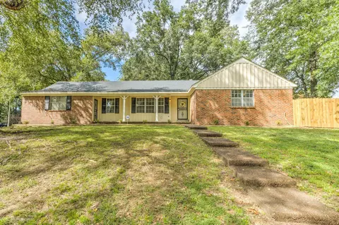5360 Pipers Gap Dr, Memphis, TN 38134