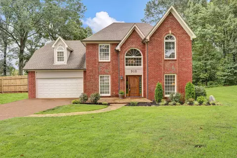 910 Lancelot Ln, Collierville, TN 38017