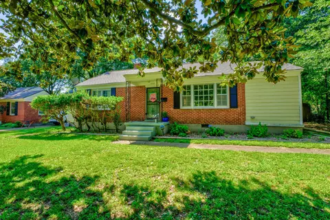 739 Ivy Rd, Memphis, TN 38117