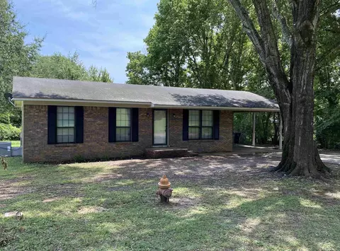 720 Blue Bonnet Ln, Bolivar, TN 38008