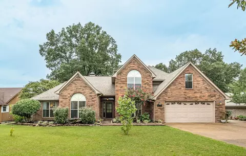 9700 Pine Point Dr, Lakeland, TN 38002