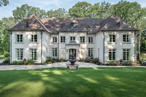235 Forest Grove Dr, Piperton, TN 38017