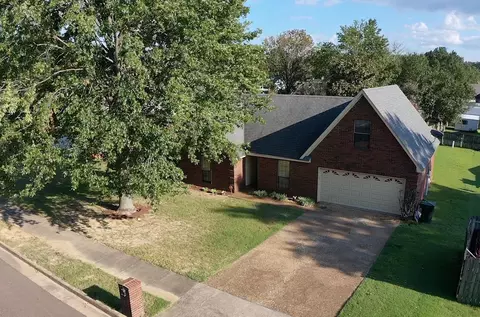6857 Dovefield Ln, Bartlett, TN 38135