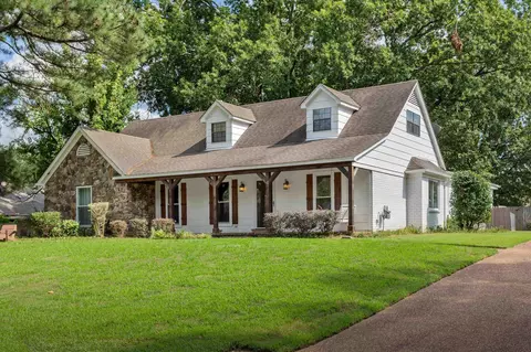 8037 Cross Pike Dr, Germantown, TN 38138