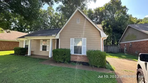 5906 Garden Ridge Dr, Millington, TN 38053