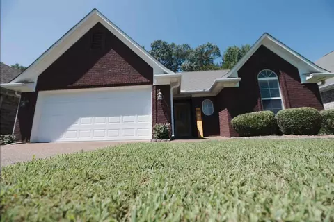 74 Double Creek Cv, Jackson, TN 38305