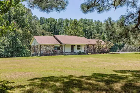 6995 Helene Dr, Millington, TN 38053