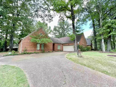 8723 Cedar Farms Dr, Memphis, TN 38016