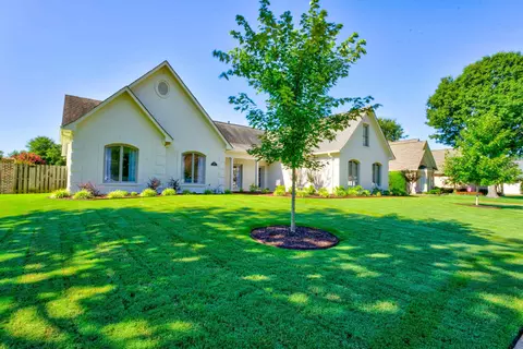 1729 Napier Woods Dr, Collierville, TN 38017