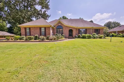 375 Lyndsey Dr, Brighton, TN 38011
