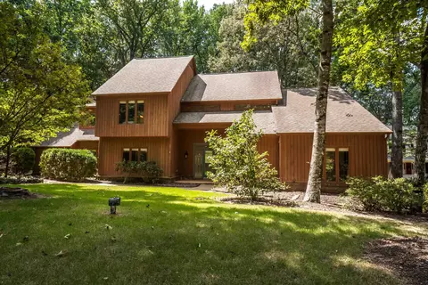 1015 W Tree Dr, Collierville, TN 38017