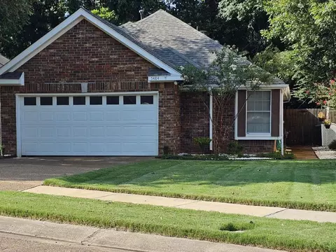 5484 Pine Oak Ln, Bartlett, TN 38135