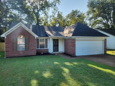 5886 Willow Springs Dr, Millington, TN 38053