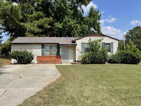 862 Western Park Dr, Memphis, TN 38109