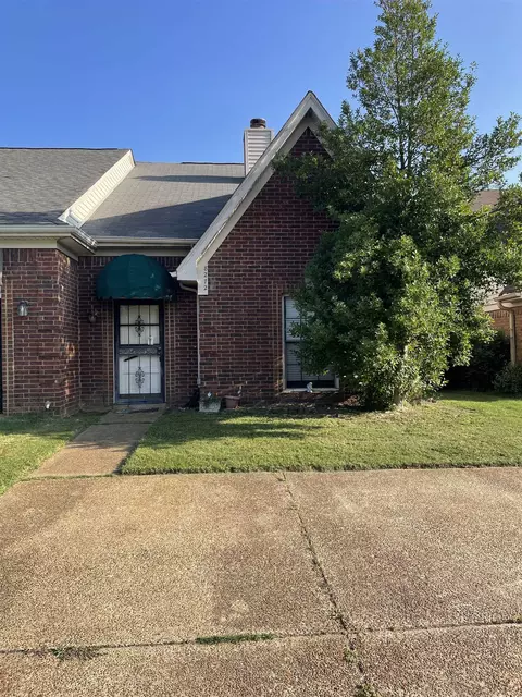 8272 Cedar Chest Dr, Memphis, TN 38016