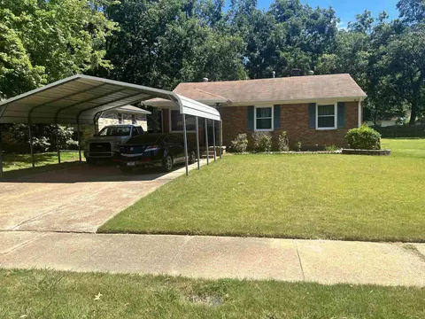 1386 Robin Hood Ln, Memphis, TN 38111