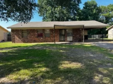 2544 Gillis St, Greenville, MS 38703