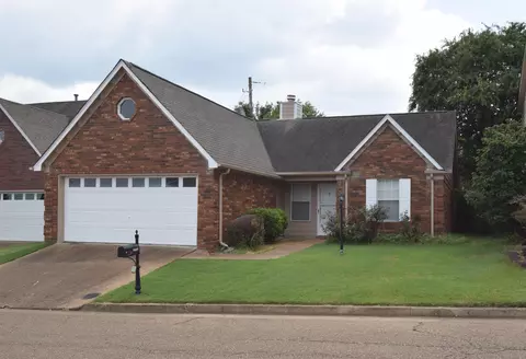 8465 Palm Springs Dr, Cordova, TN 38016