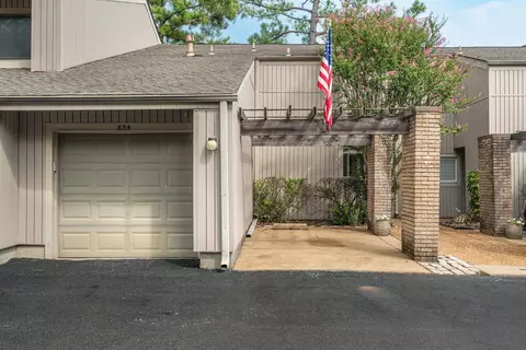 854 Creekside Dr #2204, Memphis, TN 38117