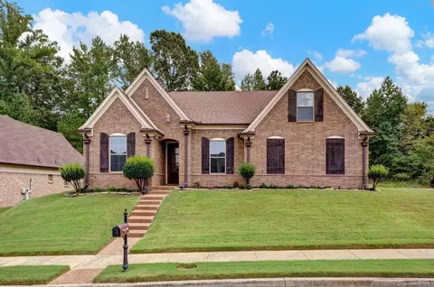 2400 Crimson Ridge Dr, Cordova, TN 38016