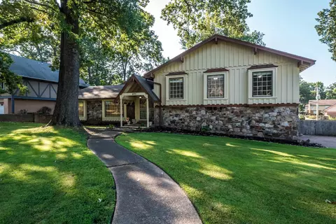 895 Summer Shade Ln, Memphis, TN 38116