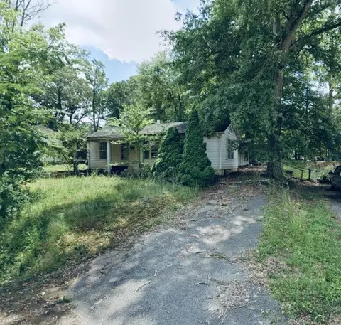 376 Graham Dr, Selmer, TN 38375