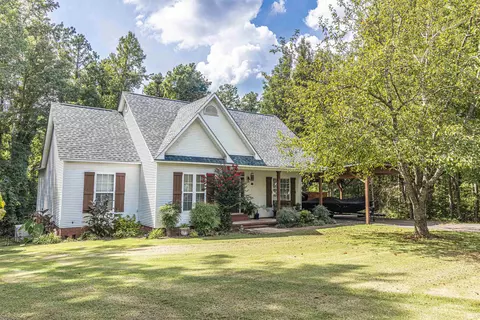279 Linsey Ln, Selmer, TN 38375
