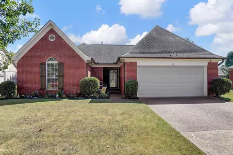 65 Garden View Dr, Oakland, TN 38060