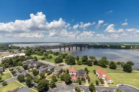 717 Riverside Dr #407, Memphis, TN 38103